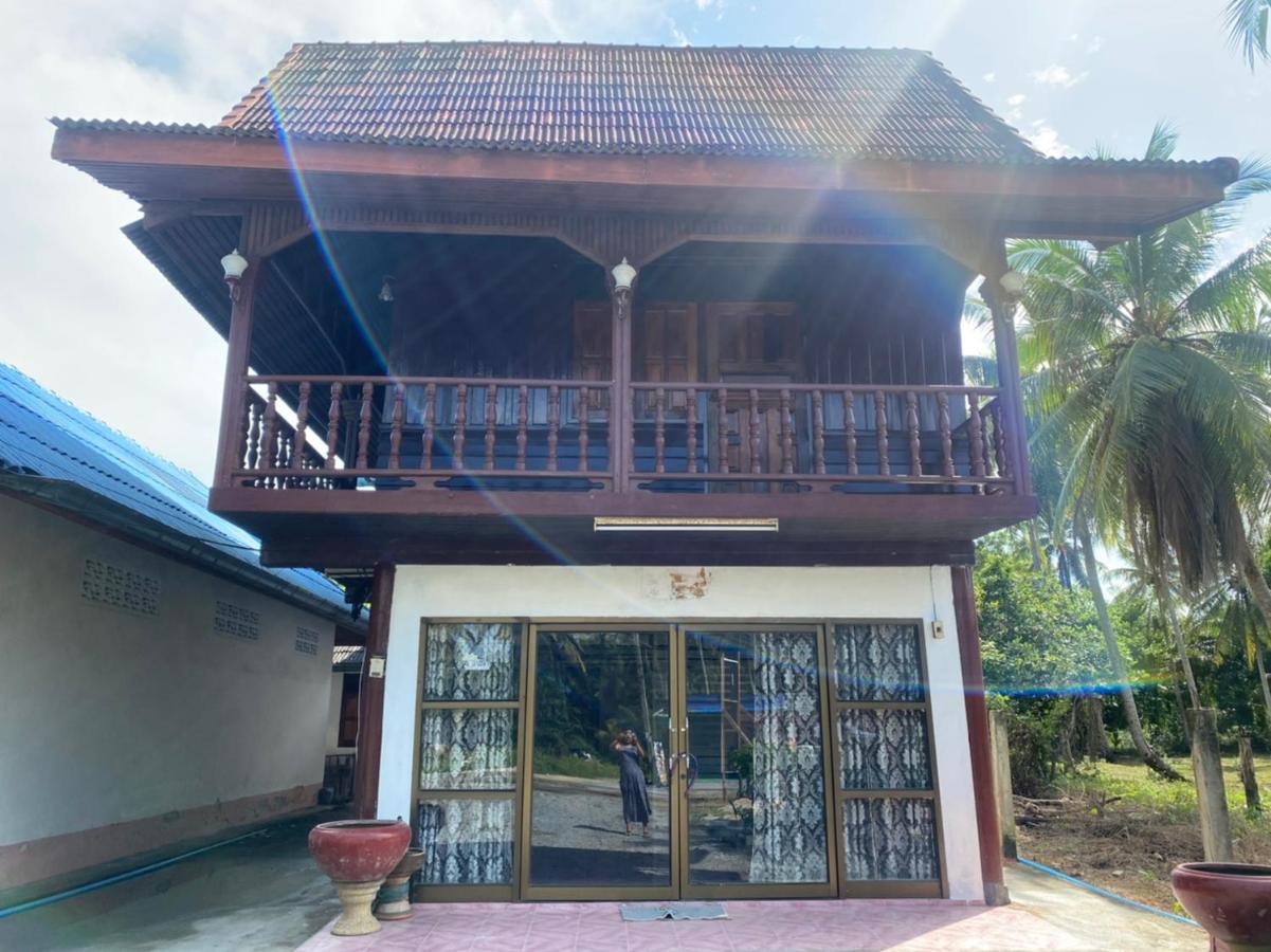 Reindeer House Wat Chedi Hotel Sichon Buitenkant foto